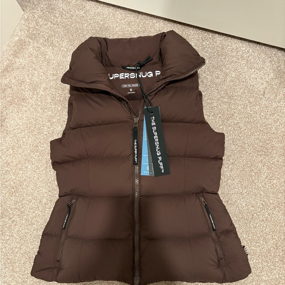 ❗️SOLD❗️NWT Aritzia supersnug puff vest size small in rich mocha brown color